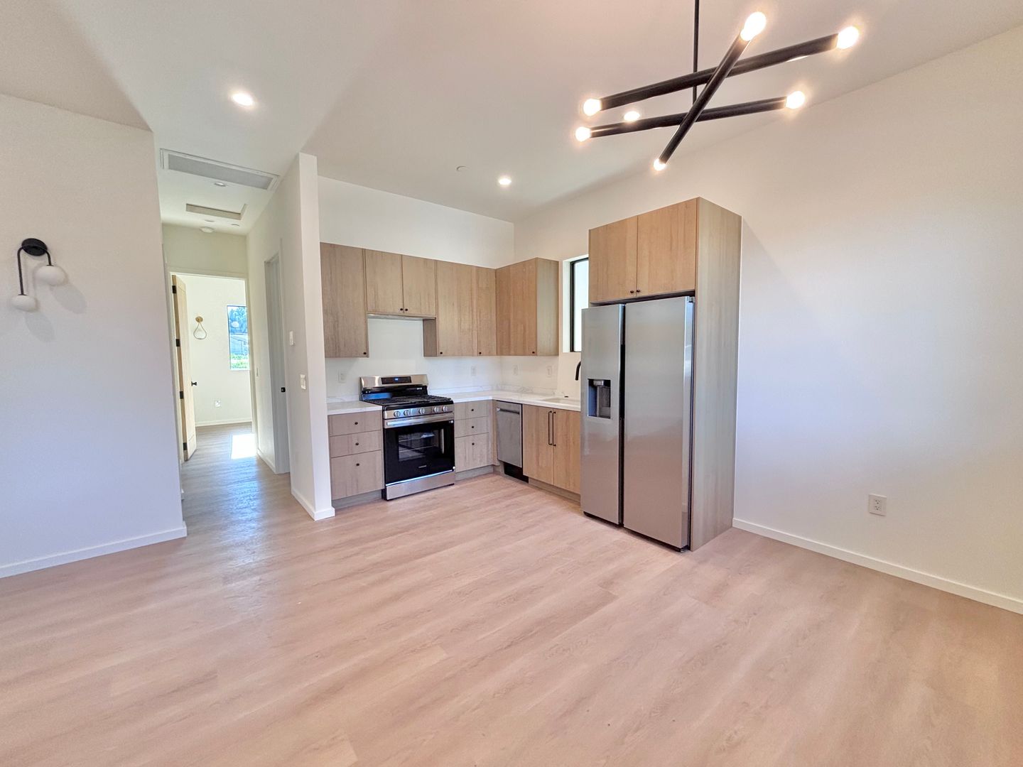 Reseda Apartment: 17852 Saticoy St