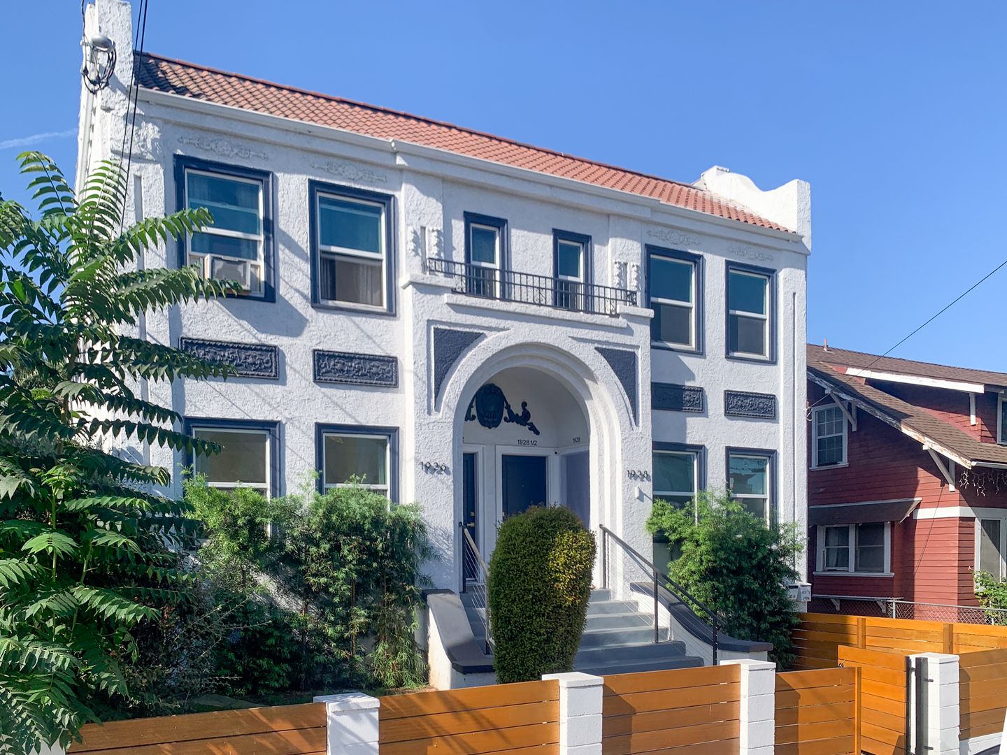 Los Angeles Apartment: 1926 Santa Ynez St