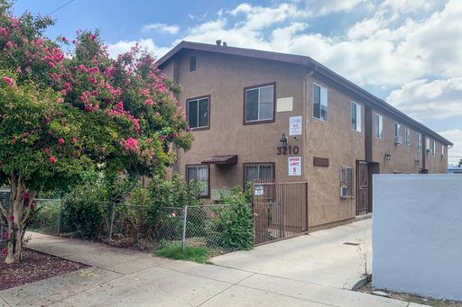 2b1b Apartment Home - Updated - w/Parking - Glassell Park – photo 1