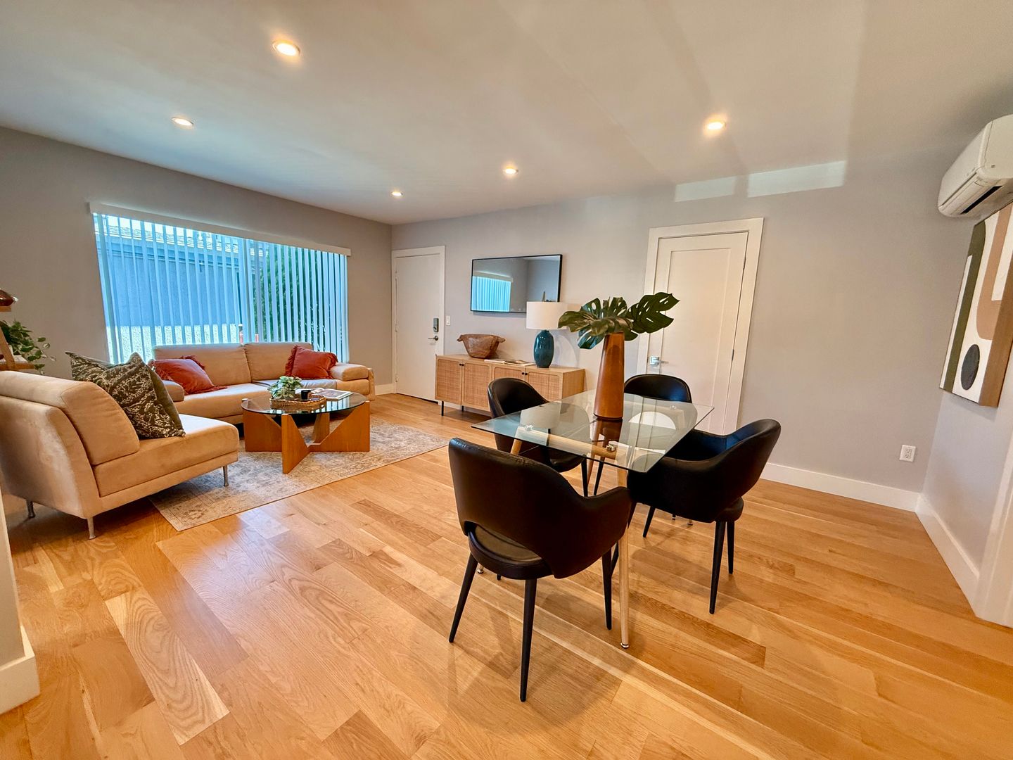 Santa Monica Apartment: 724 Ashland Ave