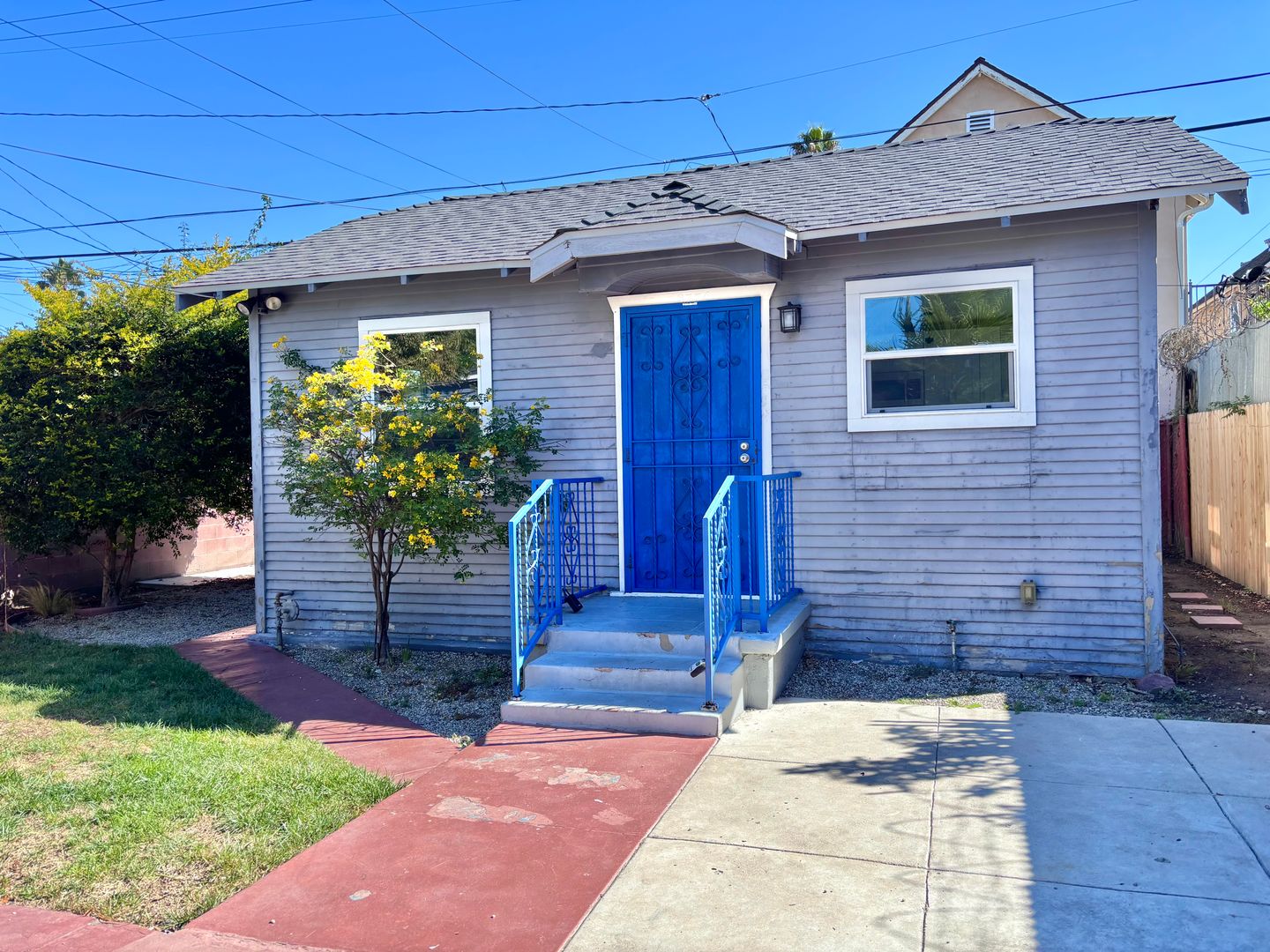 Los Angeles Apartment: 3774 S Gramercy Pl