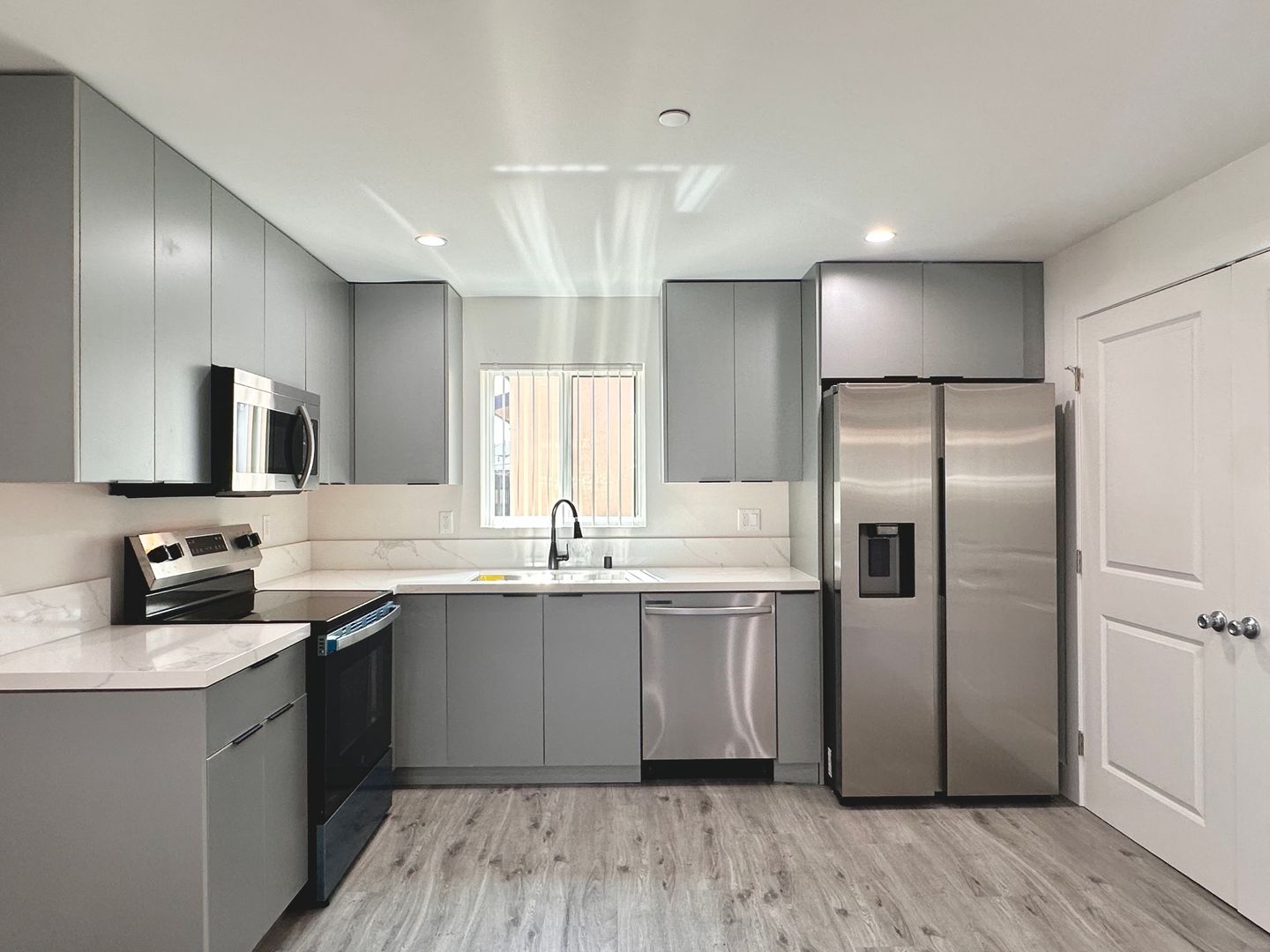Hawthorne Apartment: 11512 Oxford Ave