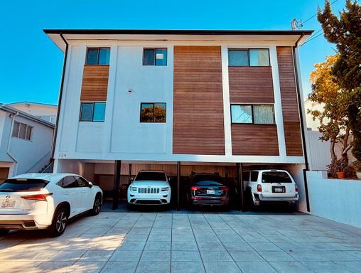 3BR/2BA Ocean Park Living | In-Unit Laundry, AC + 2 Parking Spaces | Blocks from Main Street & the Beach! – photo 1