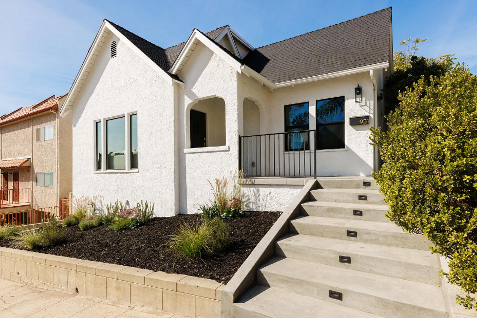 Los Angeles House: 951 Marview Ave