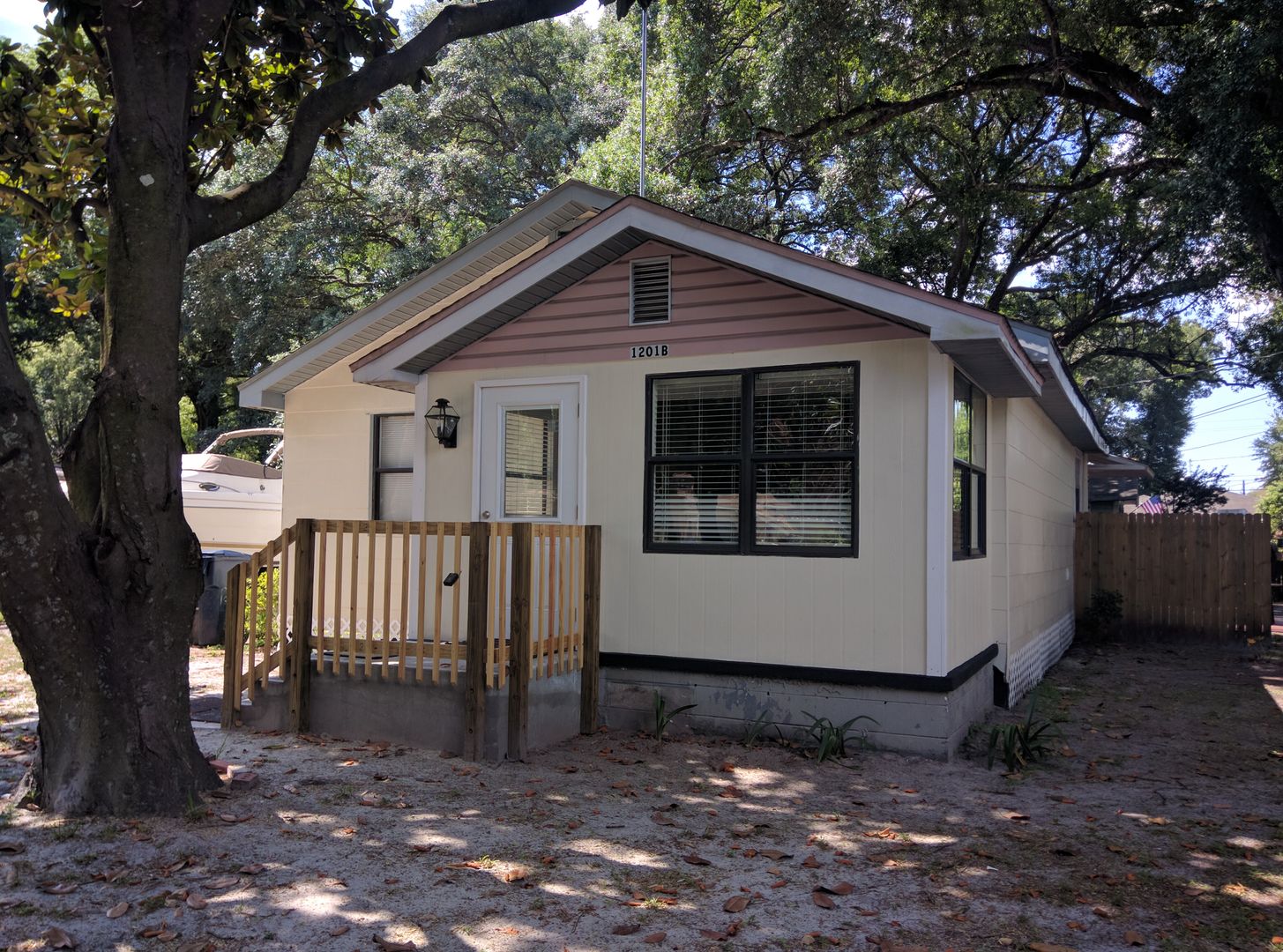 Tampa Apartment: 1201 E Norfolk