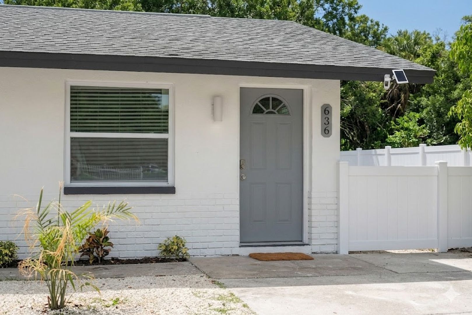 Largo Multiplex: 636/638 Lake Plams Dr