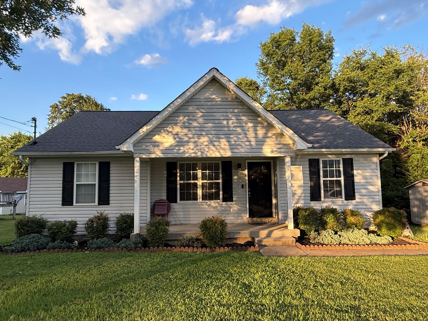 LaVergne House: 327 Center ST
