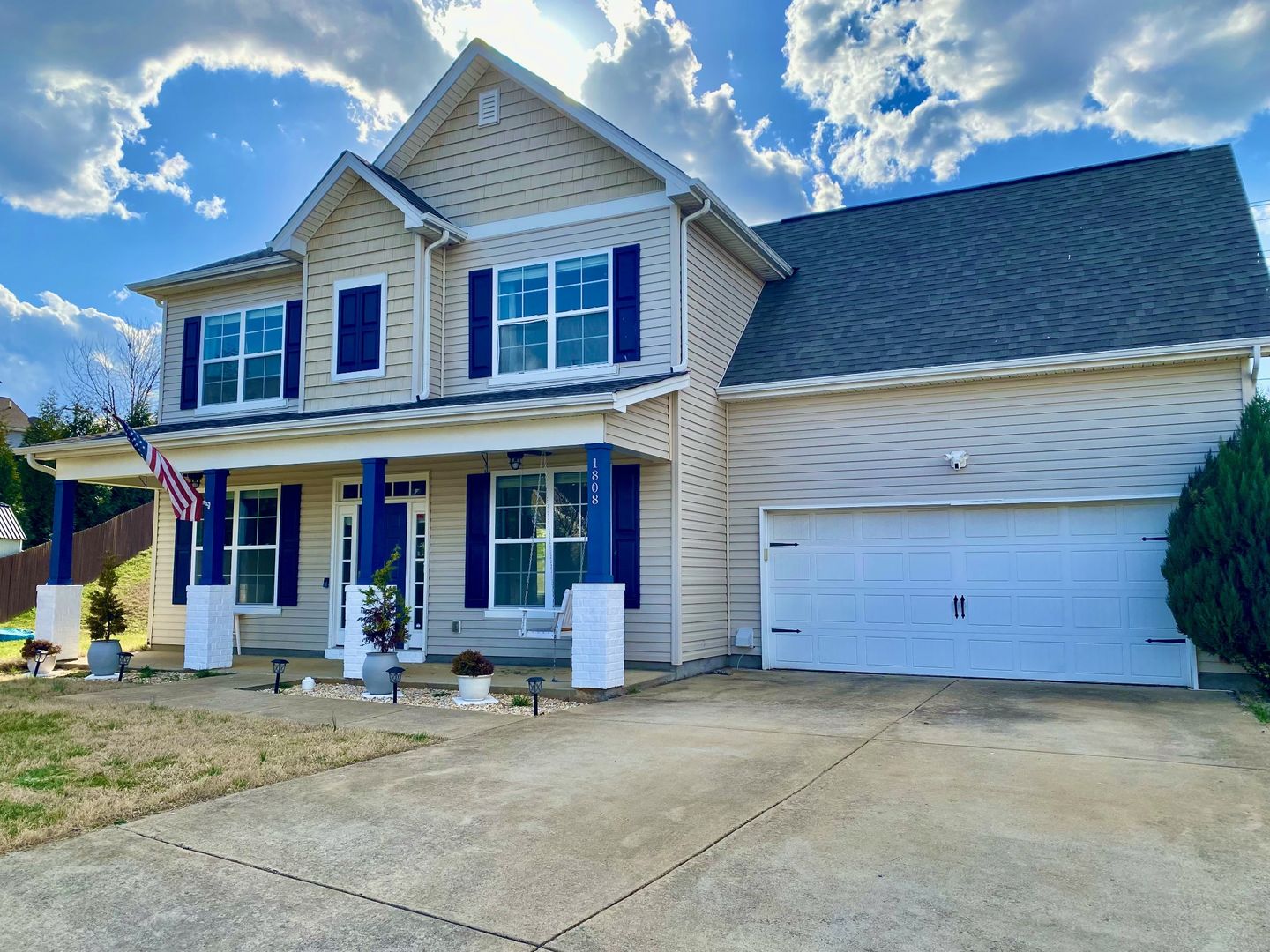 Columbia House: 1808 Luke Ct