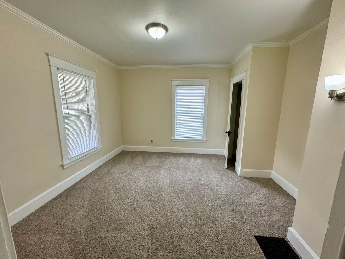 301 Franklin Street 4 of 8