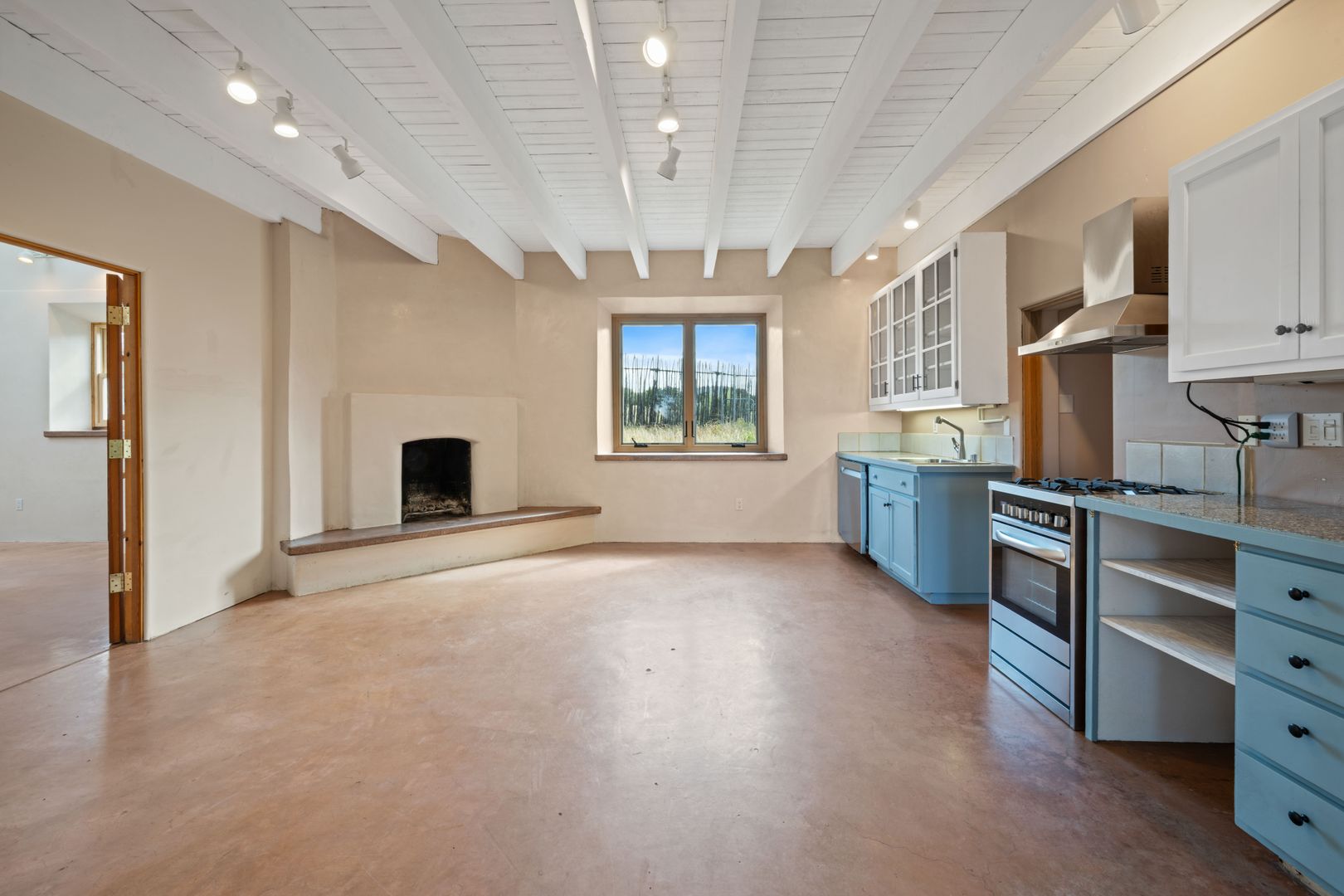 Santa Fe Apartment: 8B Likely Place