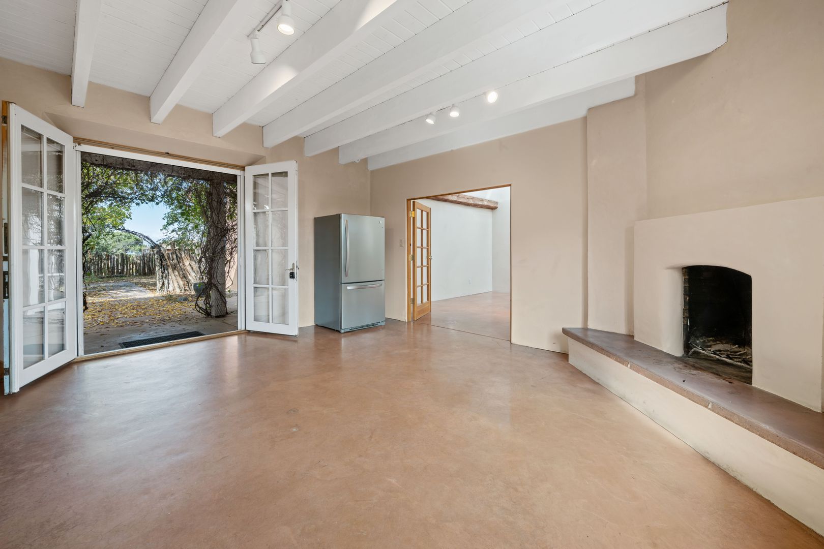 Santa Fe Apartment: 8B Likely Place