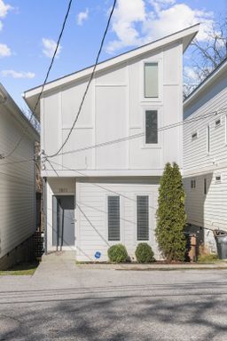 Modern 3 bedroom Home in East Nashville Close to the Most Popular Places in Nashville! – photo 1