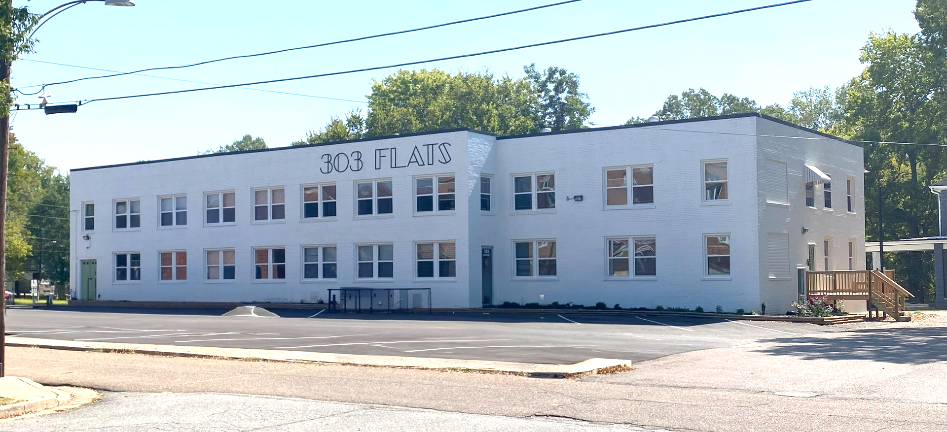 Paris Apartment: 303 S. Poplar