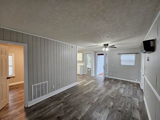 2 bedroom apartment near Maryville High available to call home Now!