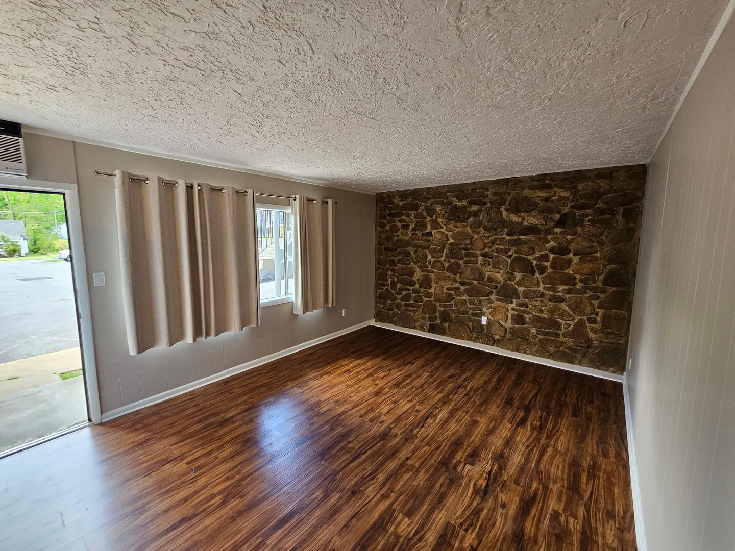 Erwin Apartment: 218 N. Willow Avenue