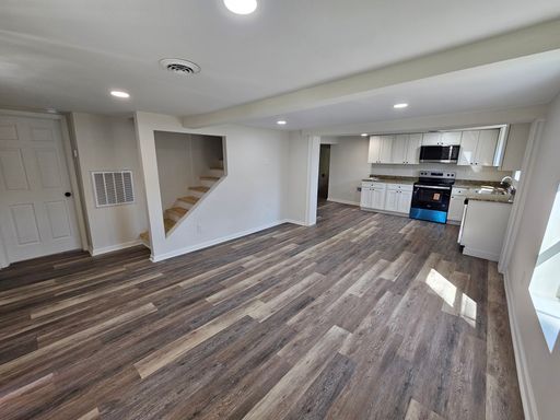 3-Bedroom 2 Bath, 2-story home ready for you to call home with move in special pricing! – photo 1