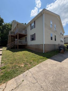 2 Bedroom Apartment in Clarksville, TN | Half Off First Full Month’s Rent! – photo 1