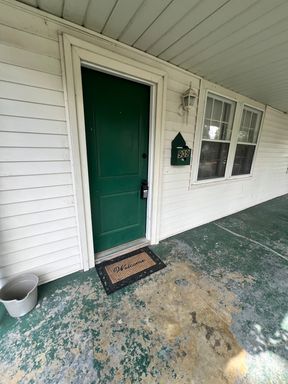 909 Bryan Street - MOVE IN SPECIAL - $250 OFF FIRST MONTH'S RENT IF APPROVED BEFORE 9-15-2026!