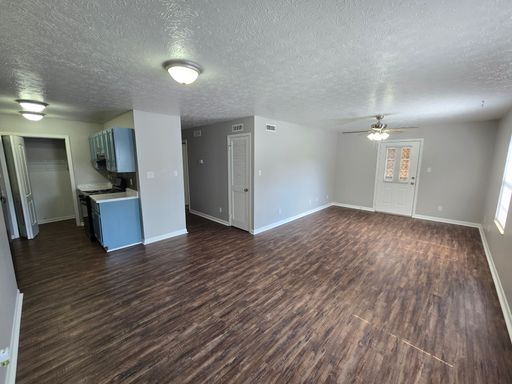 2 Bedroom 1 Bath downstairs apartment Available Now! – photo 1
