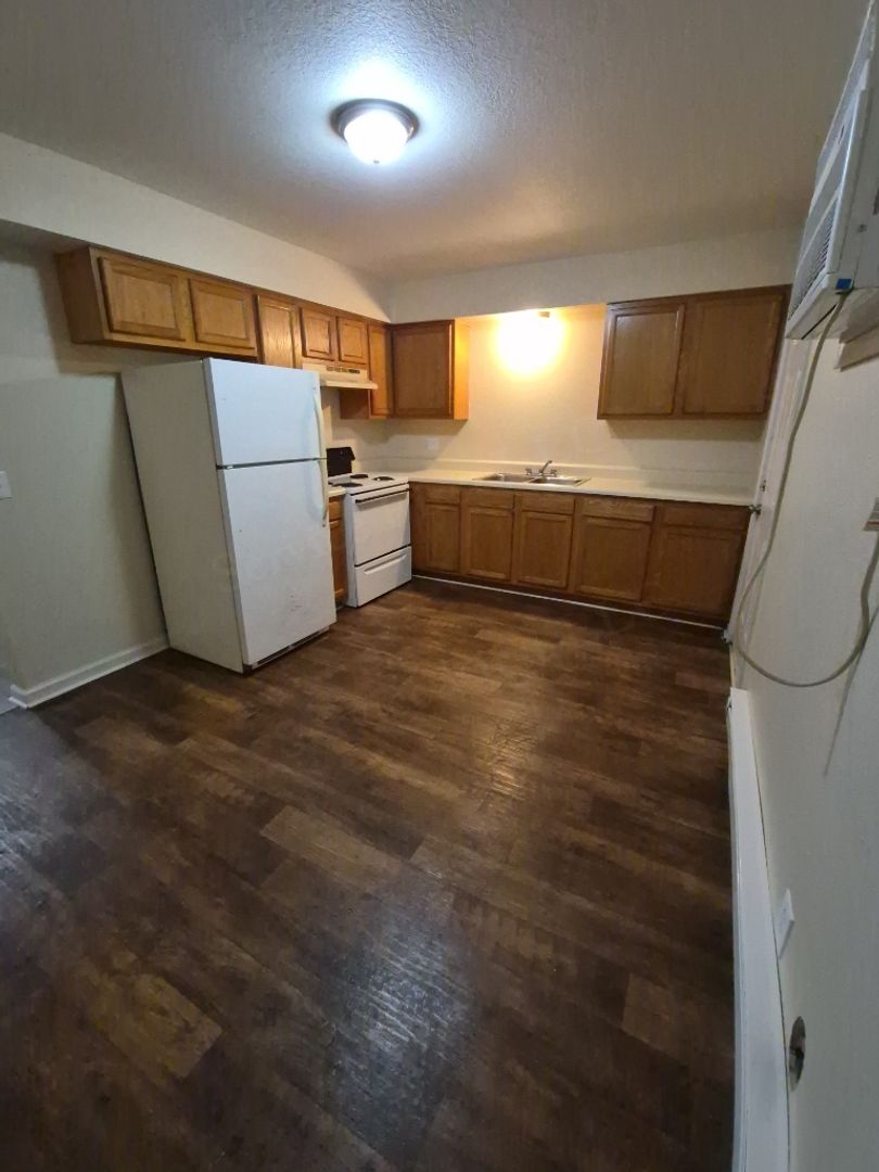 Malden Apartment: 39949 W Dorothy Dr