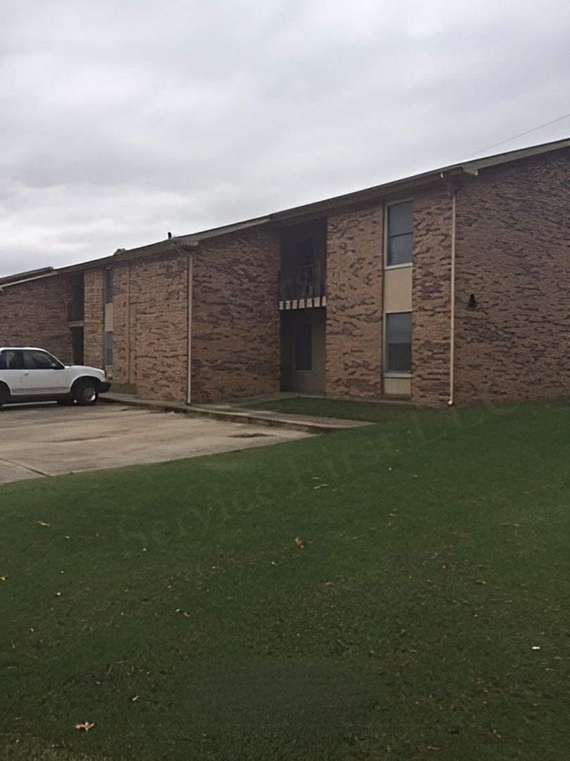 Dexter Apartment: 15974 Co Rd 612,