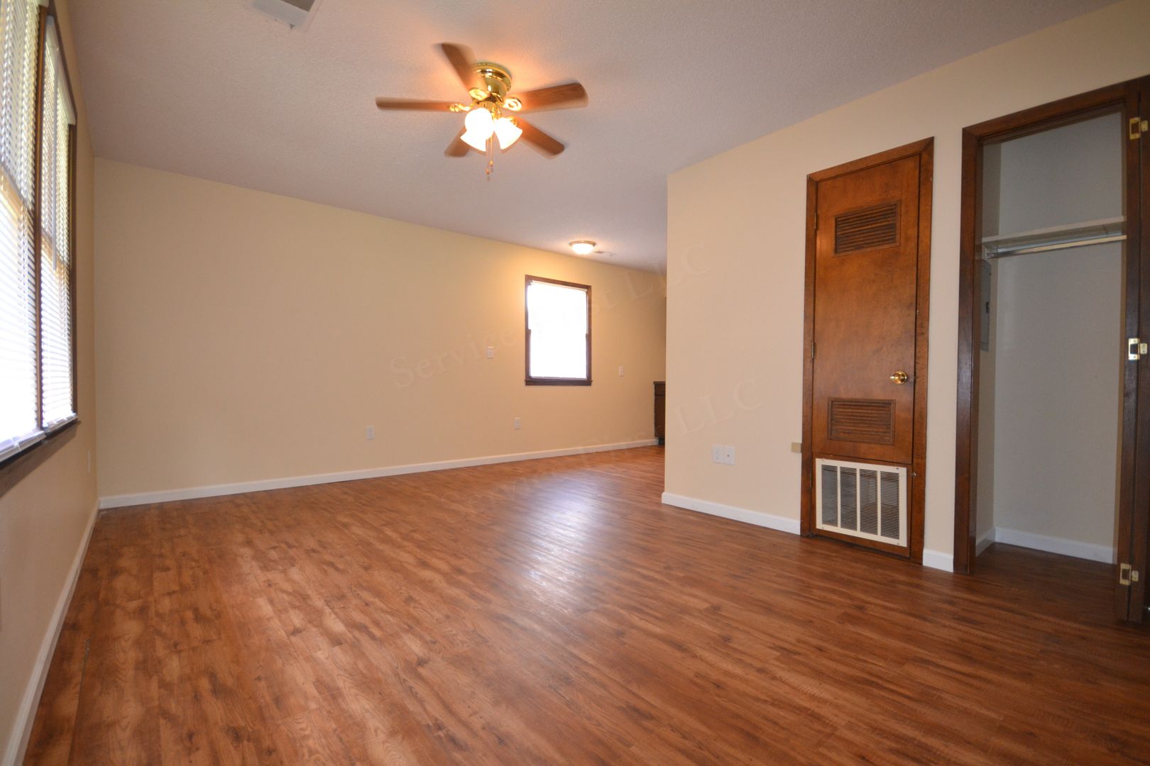 Edna Apartment: 216 W Main