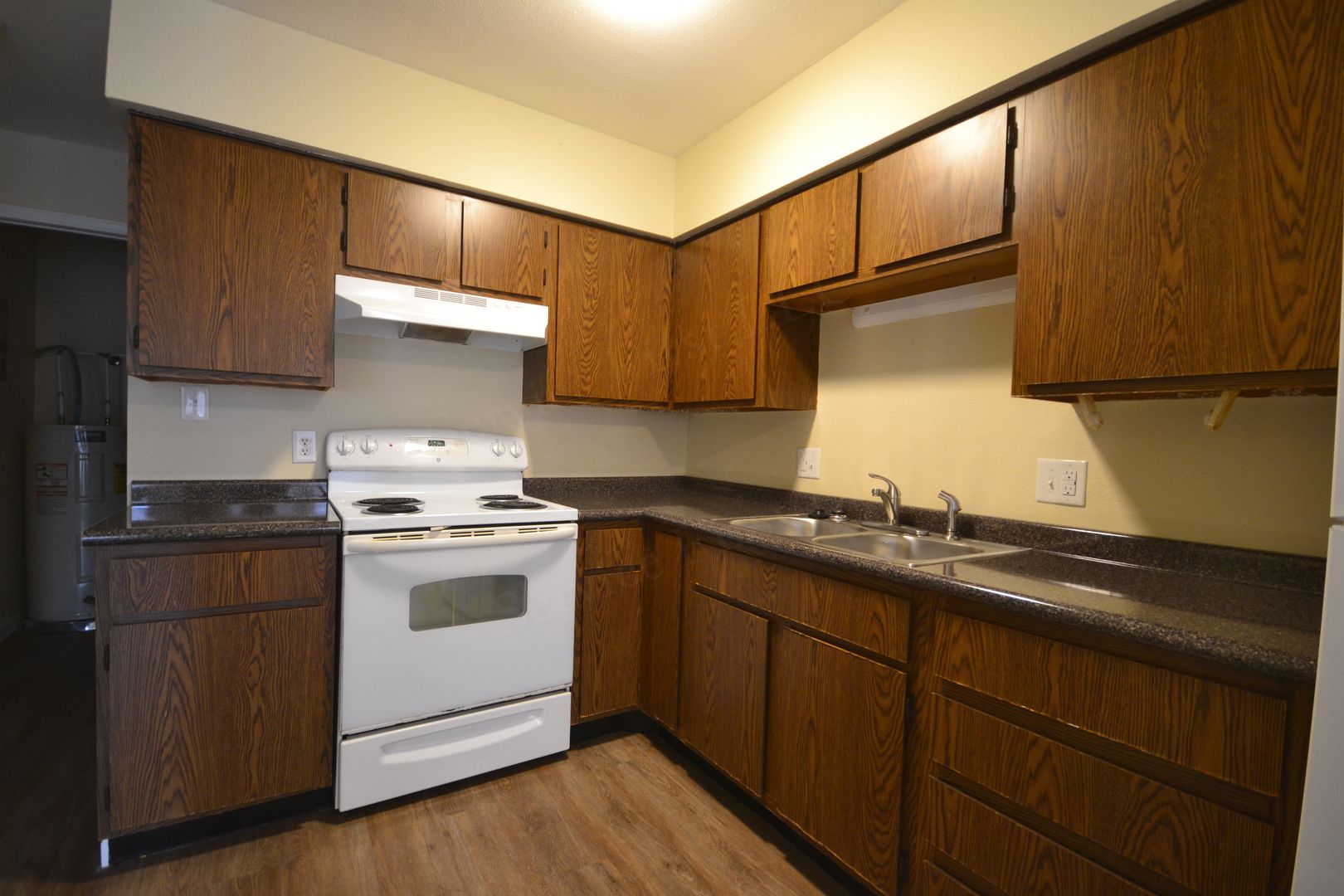 Leeton Apartment: 205 W Summerfield Ave