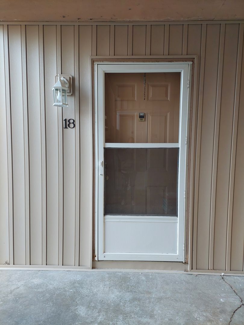 Ashland Apartment: 200 Church St