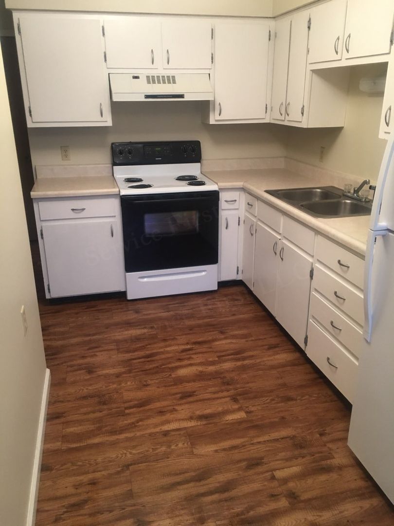 Fayette Apartment: 307 E Hackberry