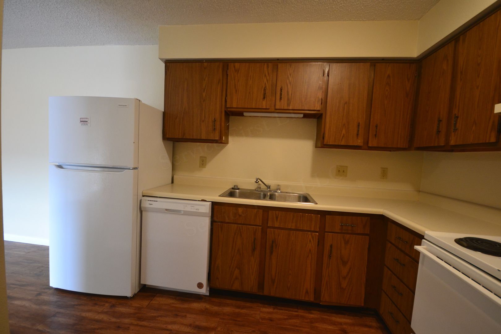 Hollister Apartment: 174-176 Church St