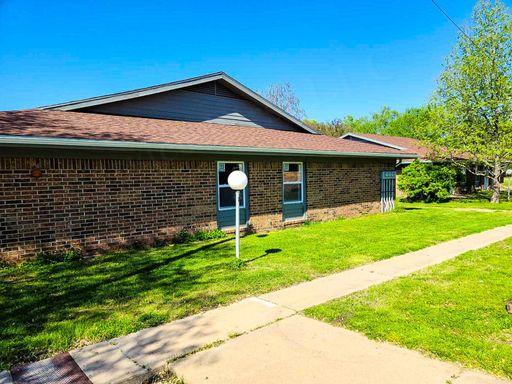 Remodeled One Bed Apartment in Longton, Kansas