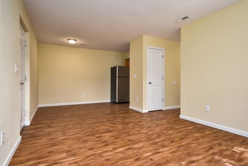 Table Rock Remodeled Upstairs 2 Bed Apartment! Half Mile to Highway 76! – photo 1