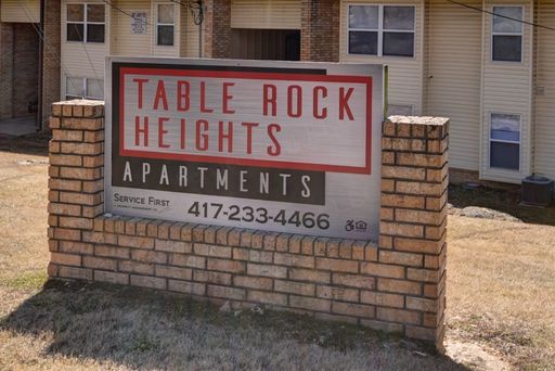 Table Rock Remodeled 1 bedroom Apartment! Half Mile To Highway 76!