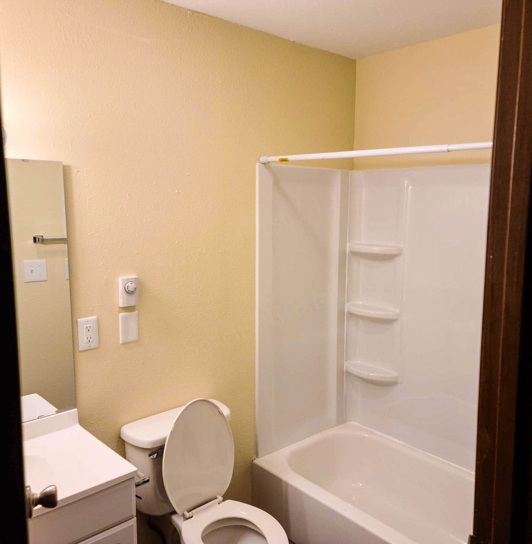 Longton Apartment: 306 Kansas