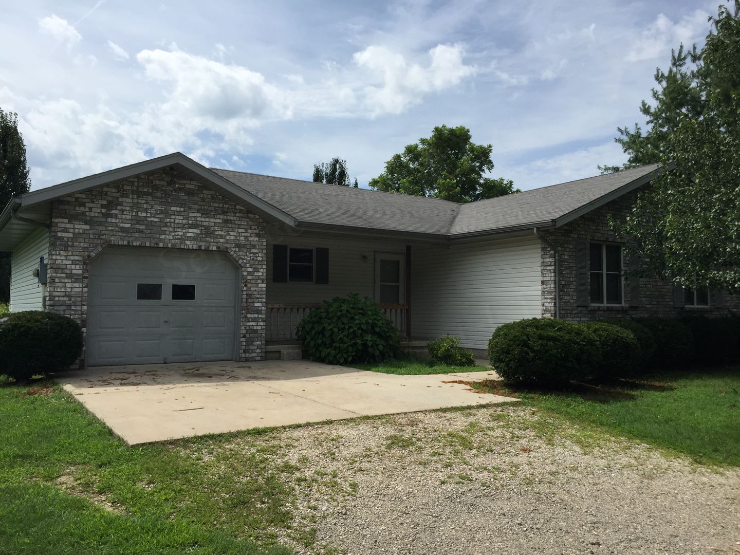 3 Bed 1 Bath REMODELED House For Rent in Marshfield! 