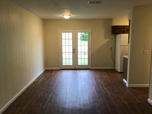 Two Bed One Bath Apartment for Rent in Bolivar, MO!