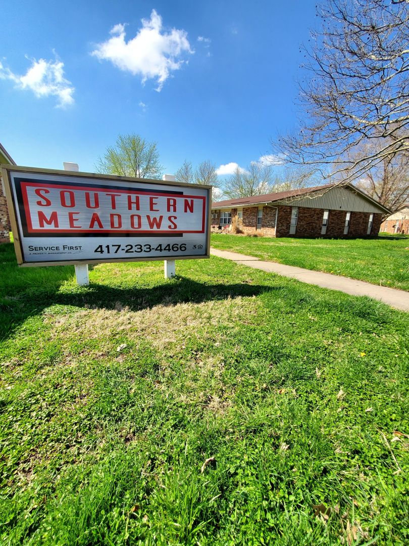 Lamar Apartment: 601-701 E 19th St