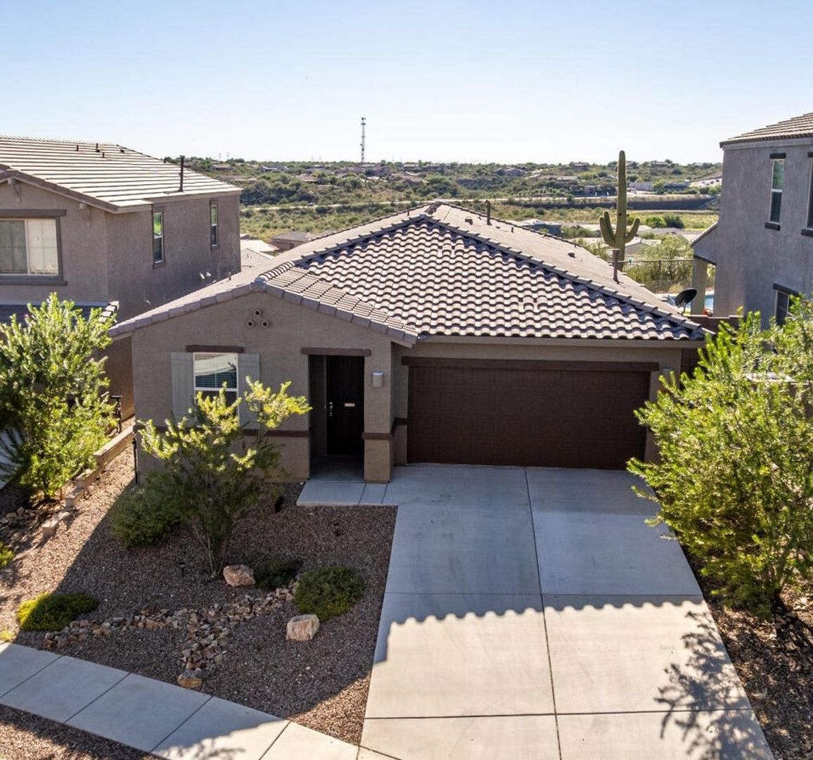 Vail House: 11026 S Silver Fern Drive