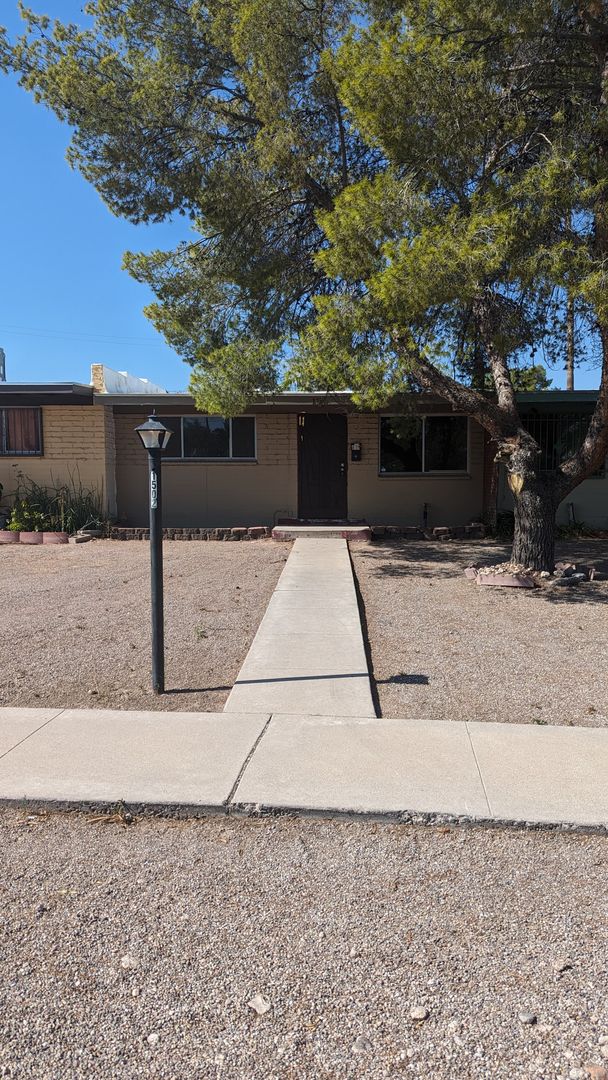 Tucson House: 1502 E. Iowa Drive  - R899