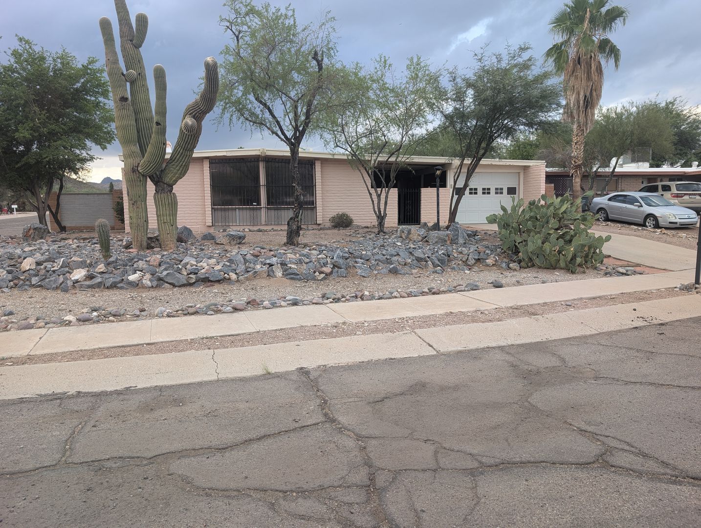 TUCSON House: 2546 W. CALLE GENOVA