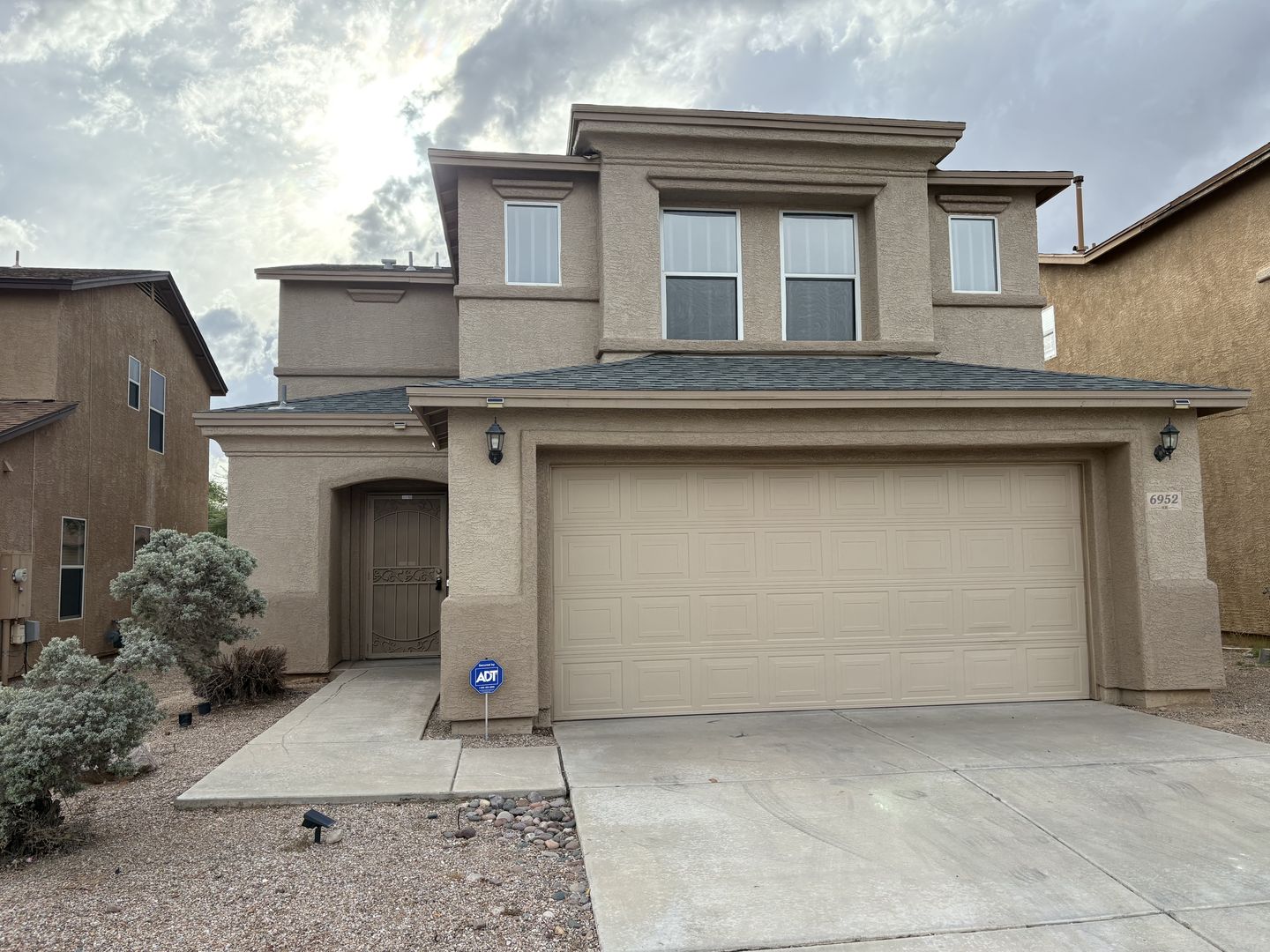 Tucson House: 6952 S Goshawk Drive