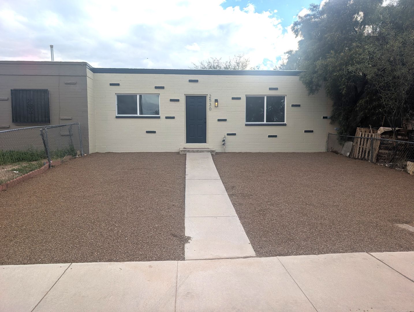 Tucson House: 2530 E Parkside Dr