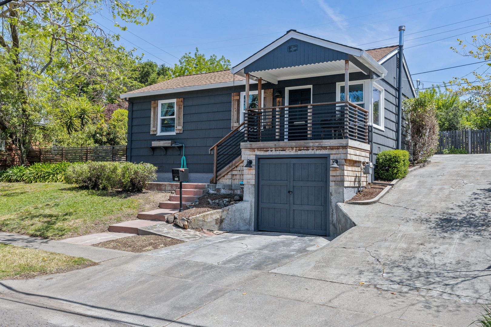 Napa House: 660 Silverado Trail