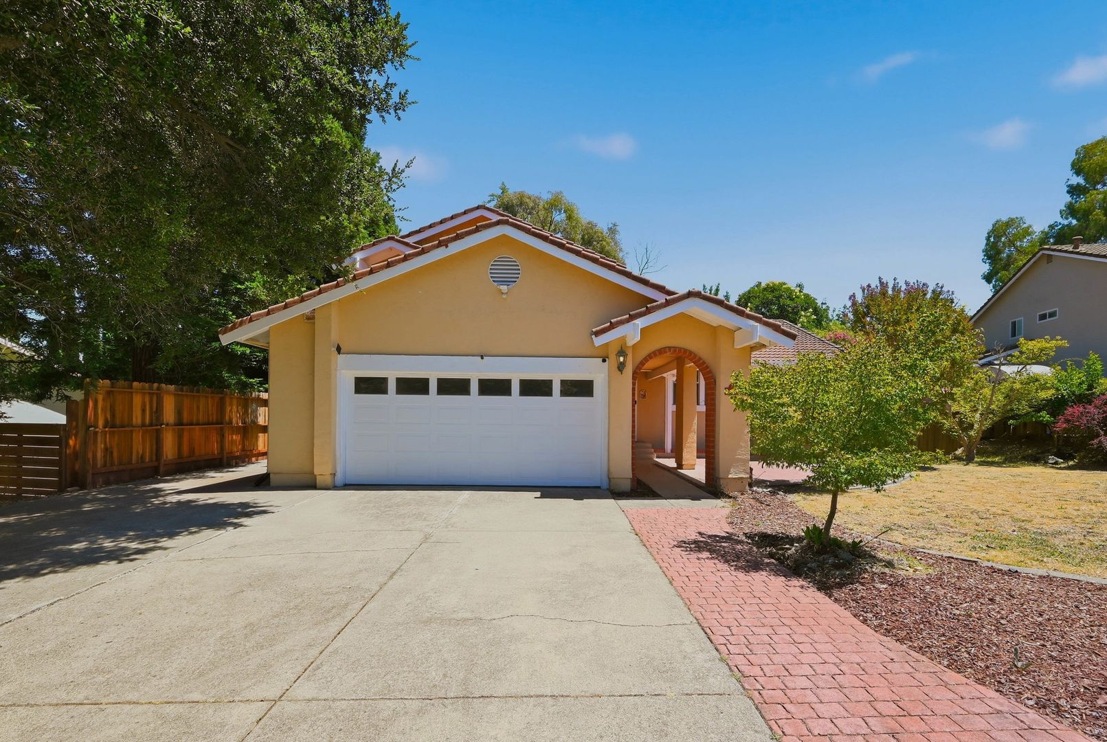 Napa House: 25 Miwok Ct