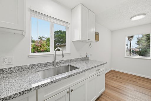 Move-In Ready 2BD/1BA Upstairs Apartment – photo 1
