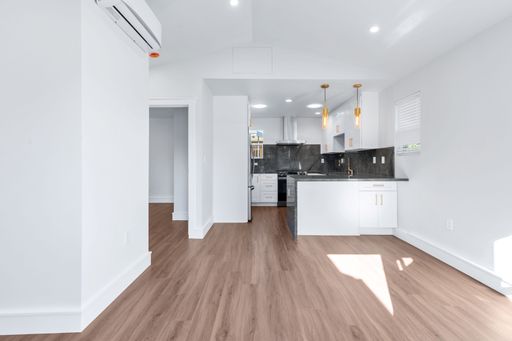 Beautifully Renovated 1-bedroom/ 1-bathroom ADU – photo 1