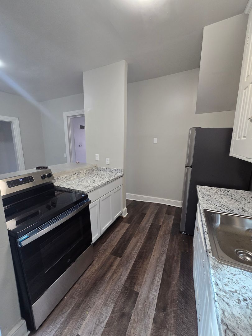 York Apartment: 3,5,7 N.  Newberry St.