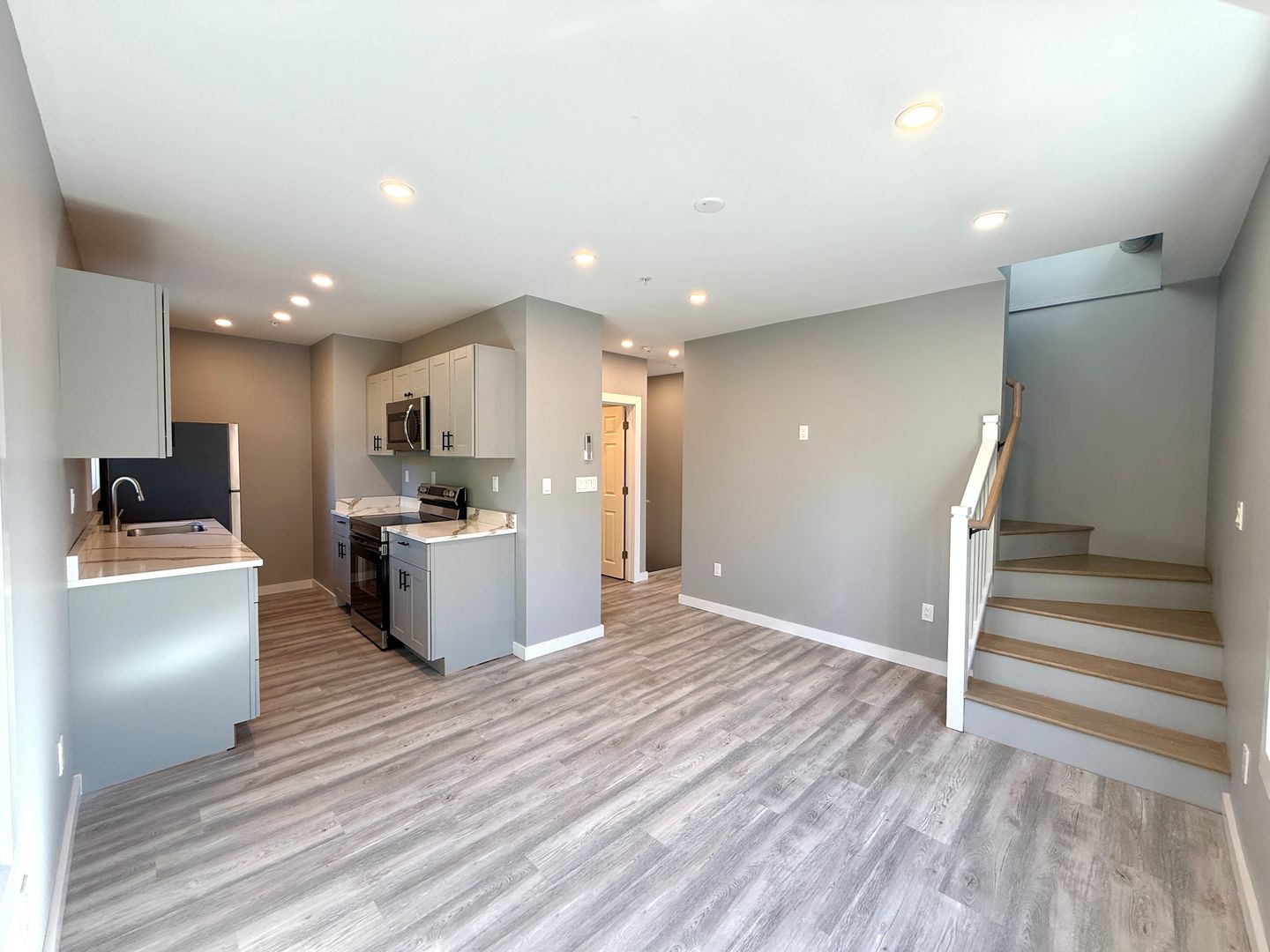 Kingston Apartment: 176 Smith Ave