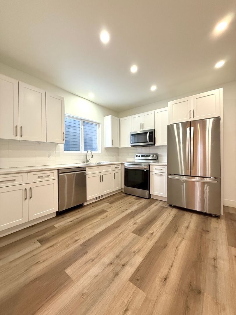 Kingston Apartment: 520 Delaware Ave