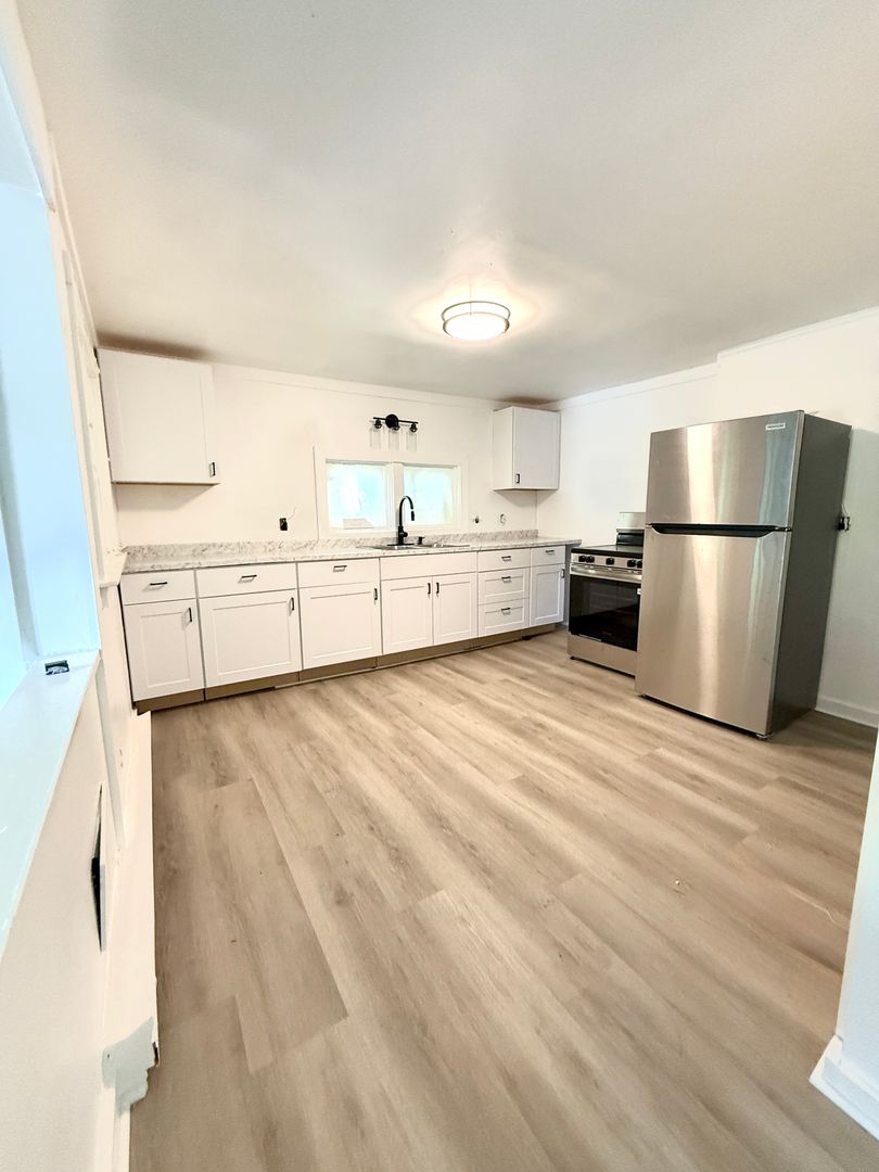 Kingston Apartment: 24 Conway Pl